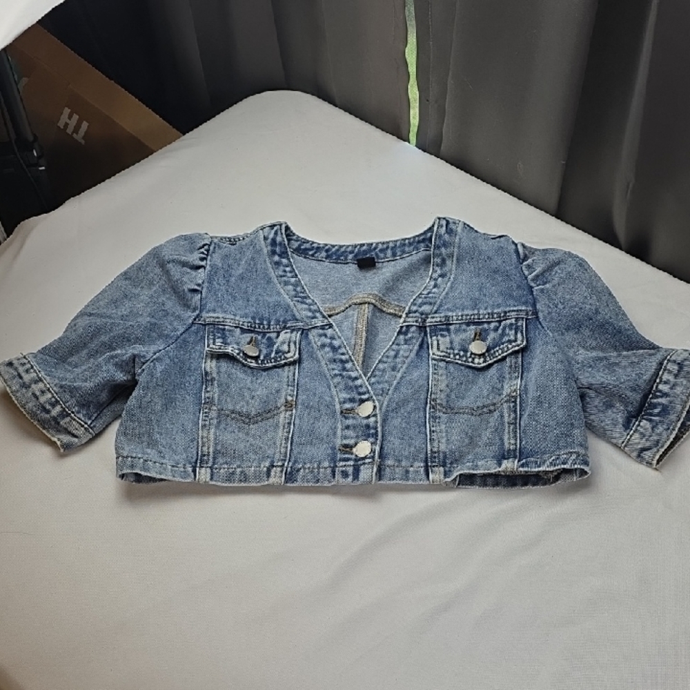 Shein Women's Juniors Blue Denim Cropped Jacket Buttons V-Neck Sz‎ M EUC